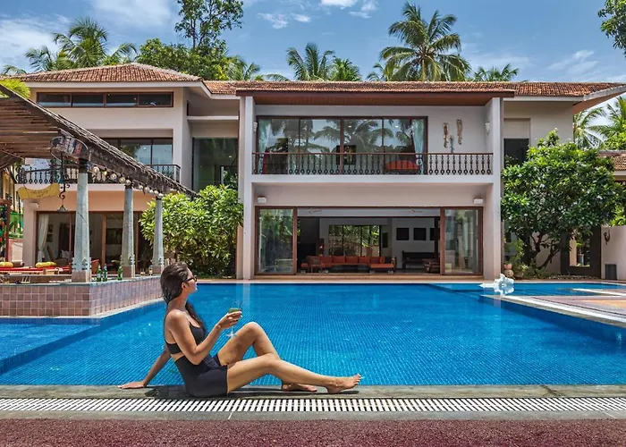 Saffronstays Casa Del Palms: Luxury Pool Villa with Island Bar in Alibaug